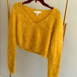 MISSGUIDED cropped sweater! 💛